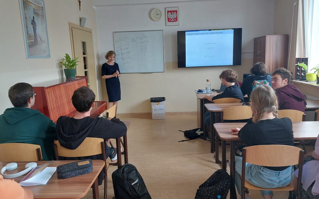 Dr Ewa Łazuka z Politechniki Lubelskiej na wykładzie z matematyki w Sobieskim