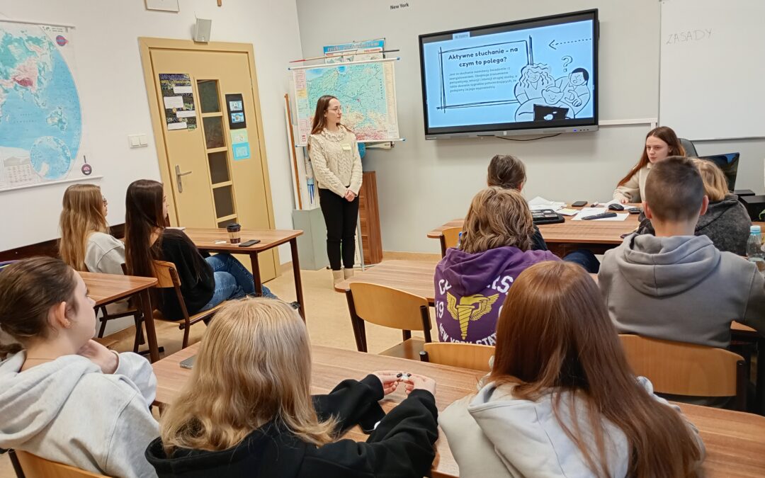 Słuchanie, które działa. Komunikacja, która łączy